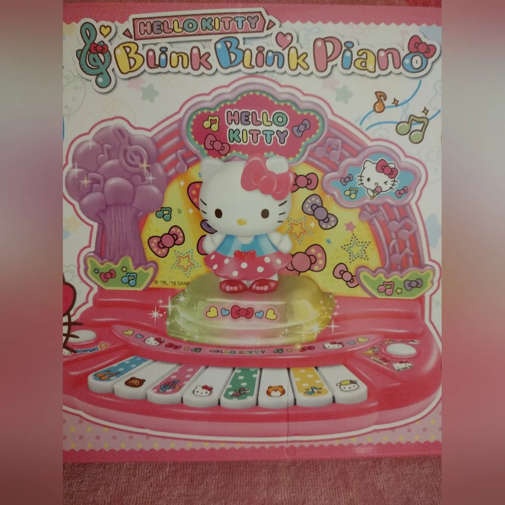 EXCLUSIVE - Hello Kitty Officially Licensed Blink Blink Piano